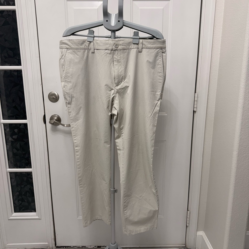 Vineyard Vines Men's Light Khaki Chinos